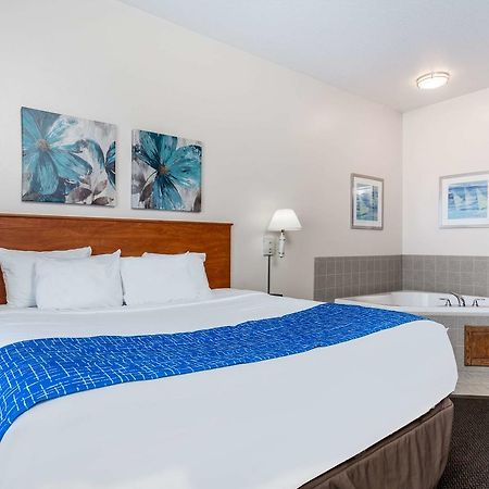 Travelodge & Suites By Wyndham Fargo/Moorhead Exteriör bild