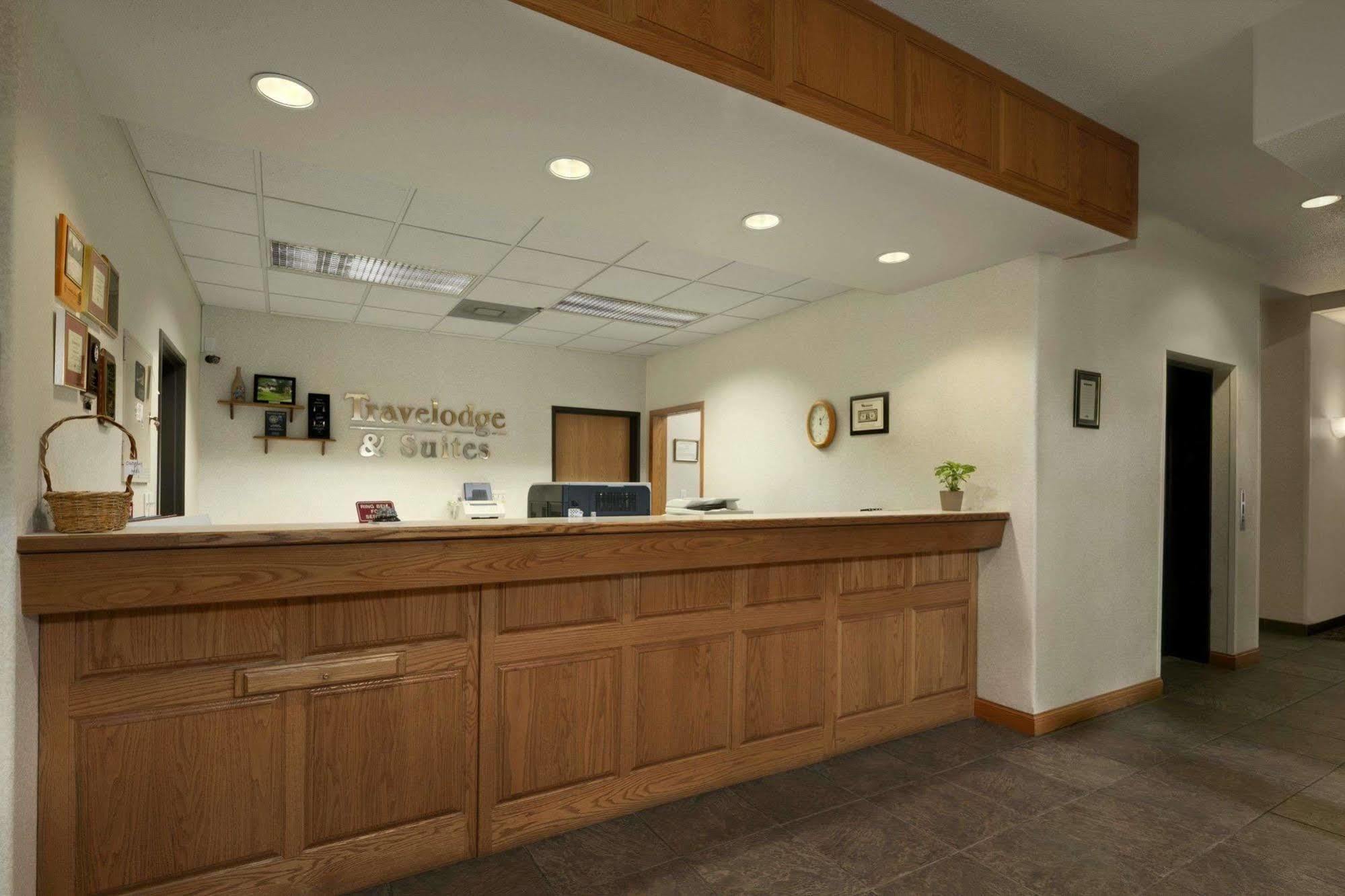 Travelodge & Suites By Wyndham Fargo/Moorhead Exteriör bild
