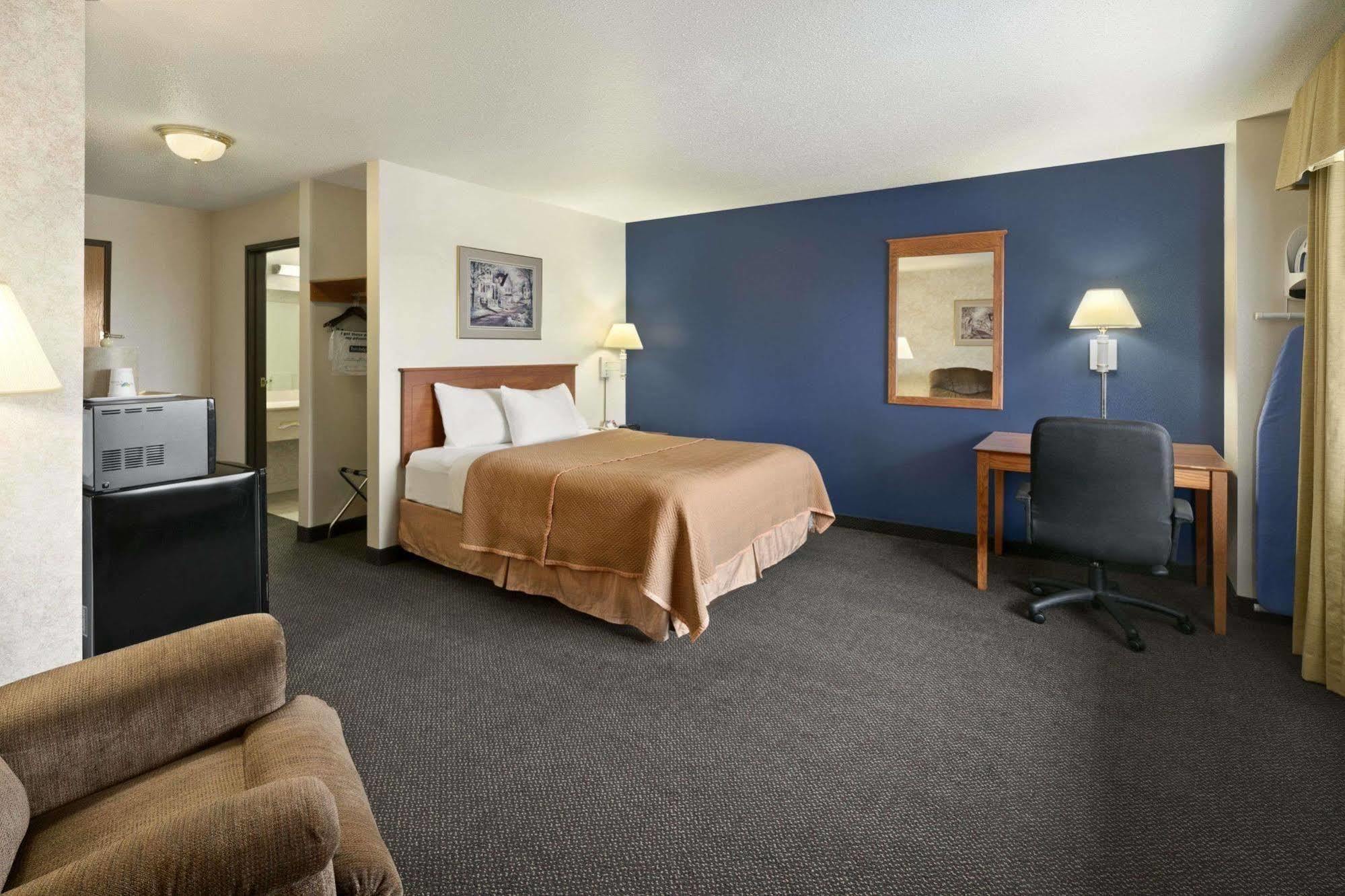 Travelodge & Suites By Wyndham Fargo/Moorhead Exteriör bild